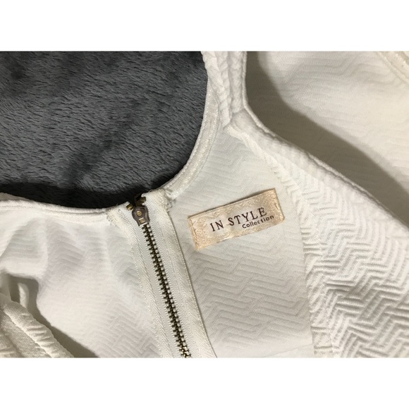 Cropped White V-neck Tank Top - Picture 4 of 4